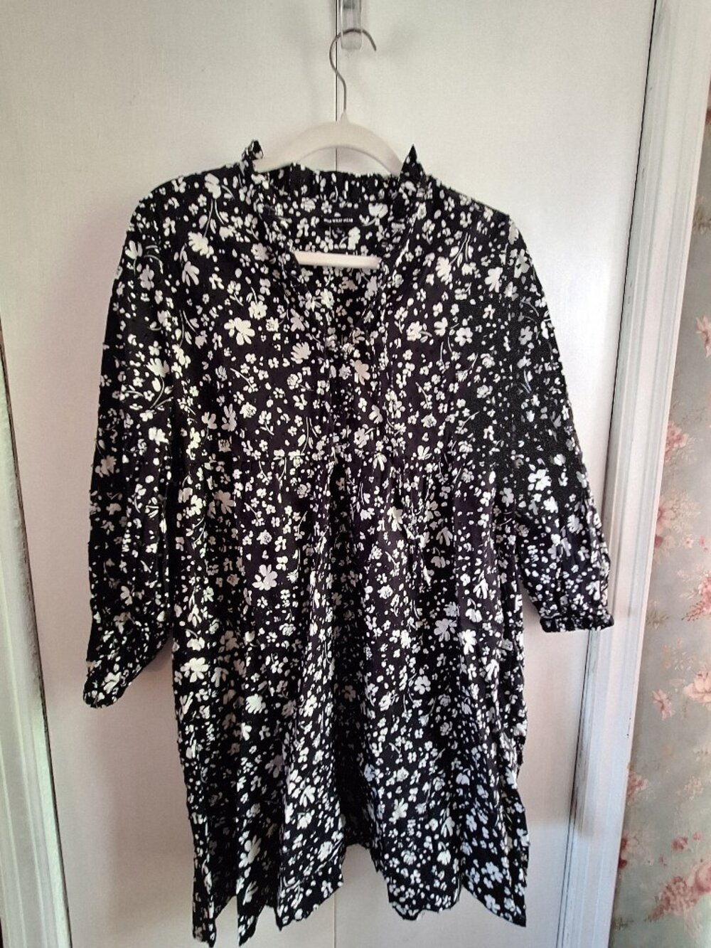 Who What Wear Black White Floral Tiered Mini Dress Size L Ruffle Neck